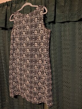 Peter Nygard Black and White Sleeveless Patterned Shift Dress
